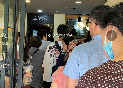 热点|“这个国庆像过年”！吃饭排队4000桌，网友刷屏这句话，瞬间泪目