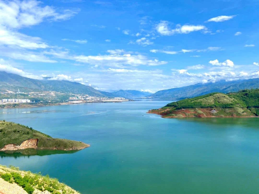 白鹤滩水电站有多厉害?历经数十年耗资1800亿,斩获六个世界第一