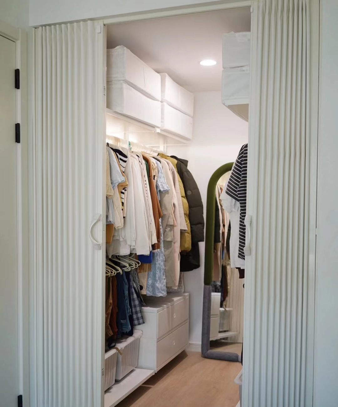 定制衣柜太贵,聪明人都这么干,堪称性价比之王