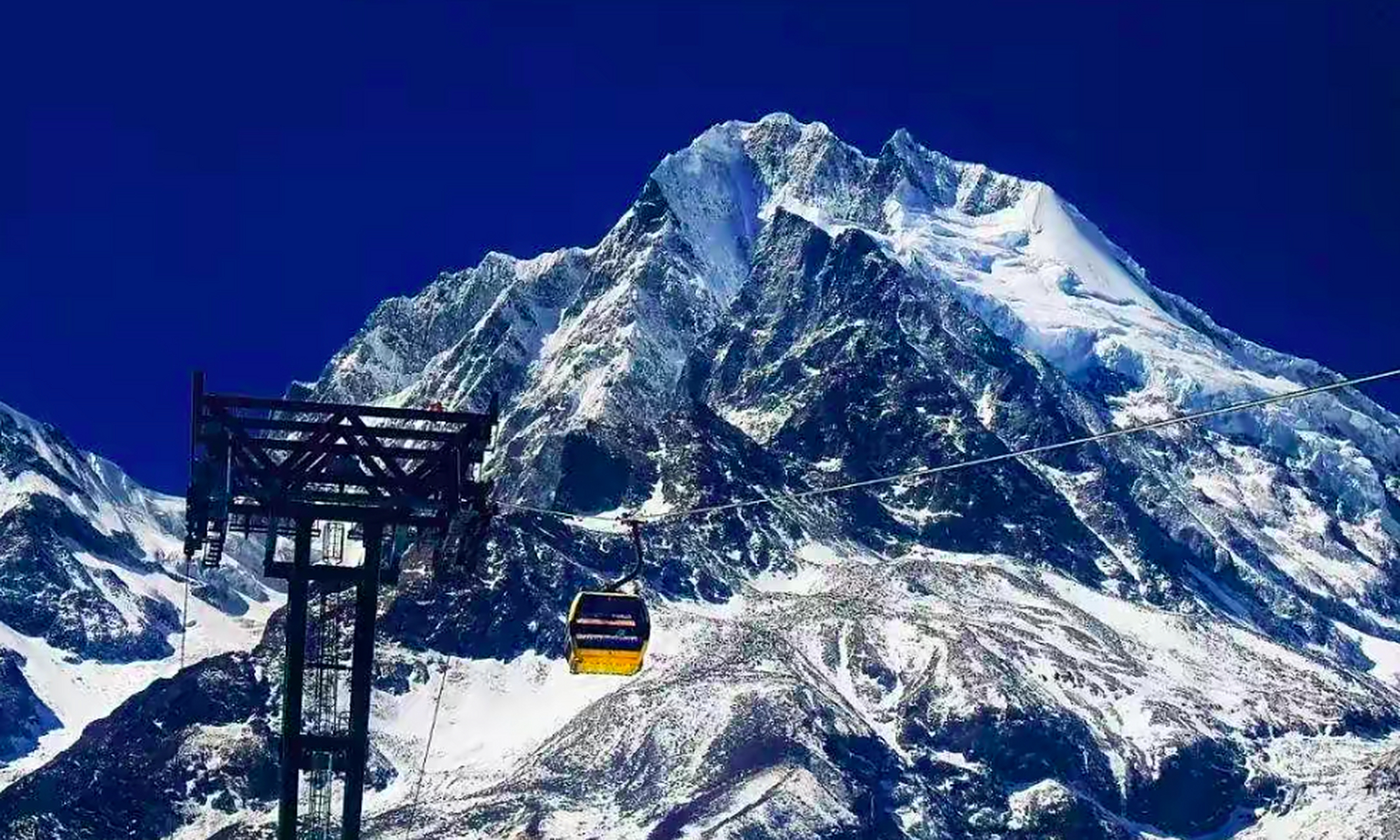 海螺沟冰川森林公园:位于四川省甘孜藏族自治区泸定县,是中国十大最美