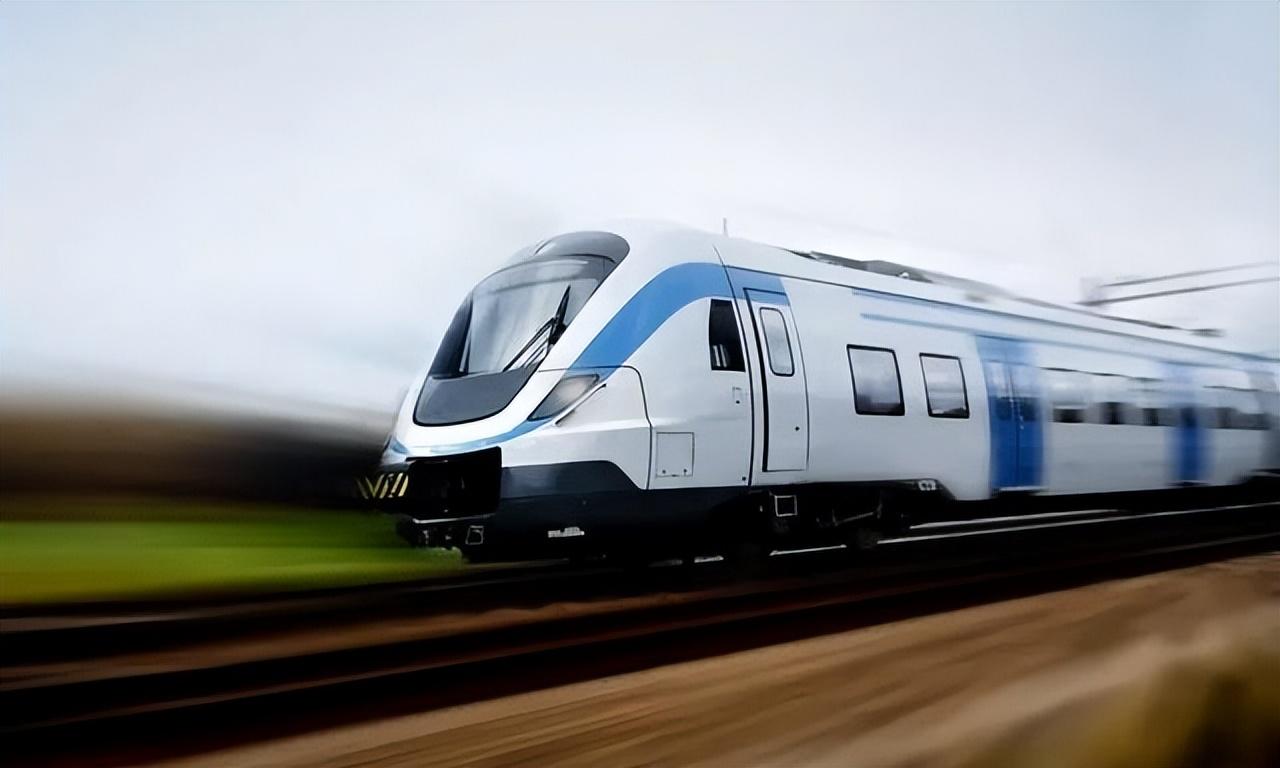 回顾高铁可以夜跑了高铁想夜间行驶困难重重为啥火车却没事