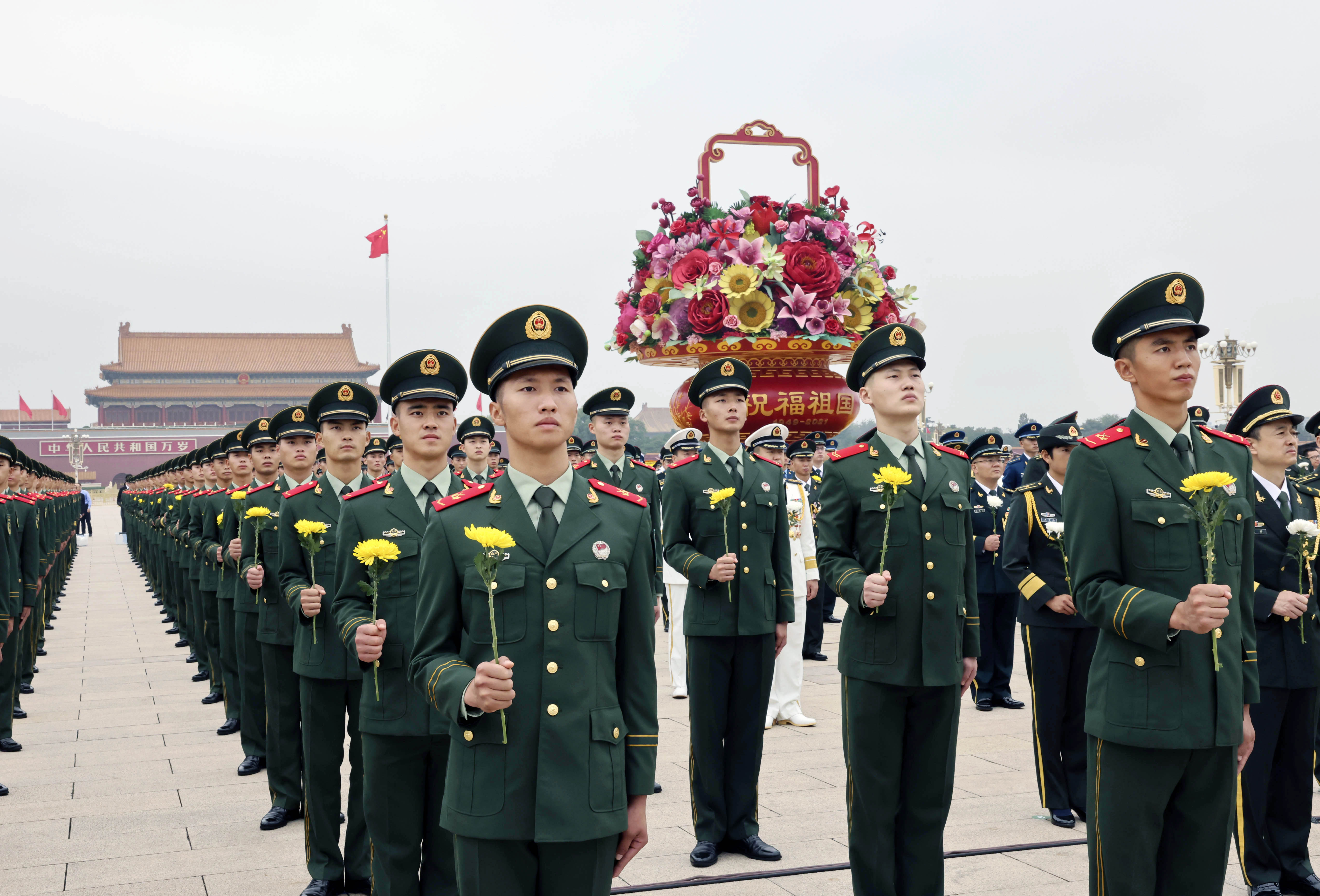 烈士纪念日向人民英雄敬献花篮仪式在京隆重举行