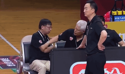 浙江总经理怒骂裁判吃t:中国篮球被你们吹掉了!