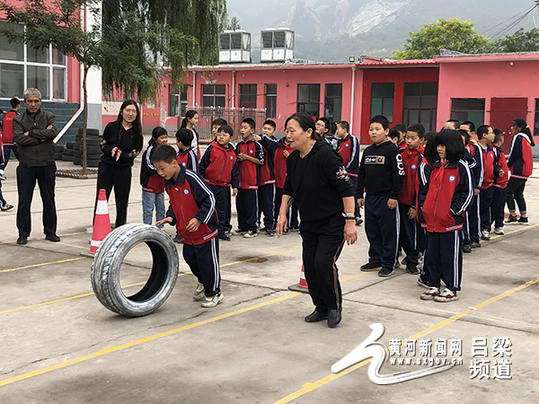 交城西社初级中学开展"迎国庆 贺中秋"趣味活动