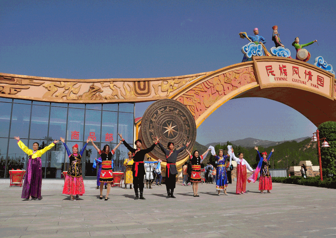 民族风情园景区占地面积约2万亩,处于敬业四大旅游区核心地带.