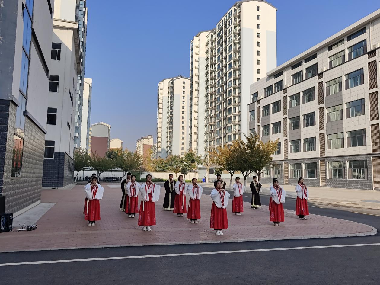 沂南县政协调研组到城关实验中学调研指导工作