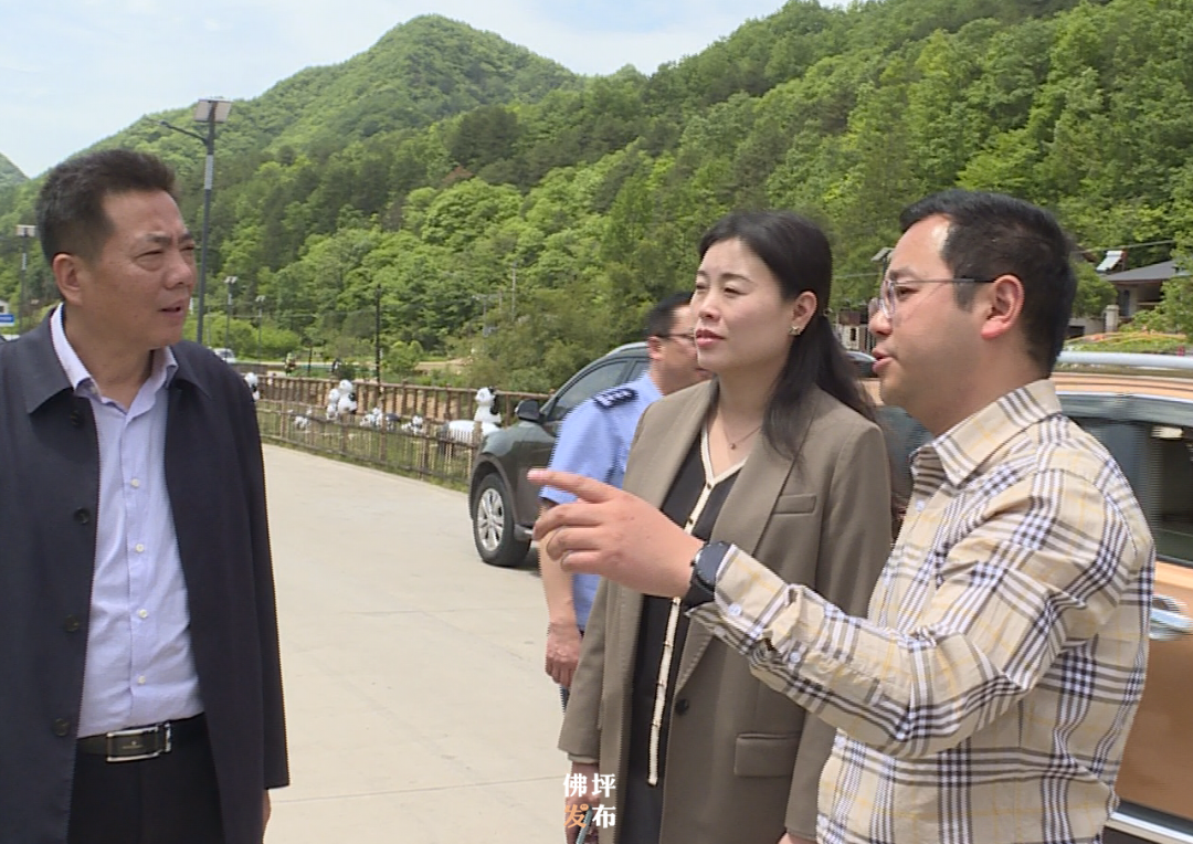 汉中佛坪县县长王晴检查节日旅游市场