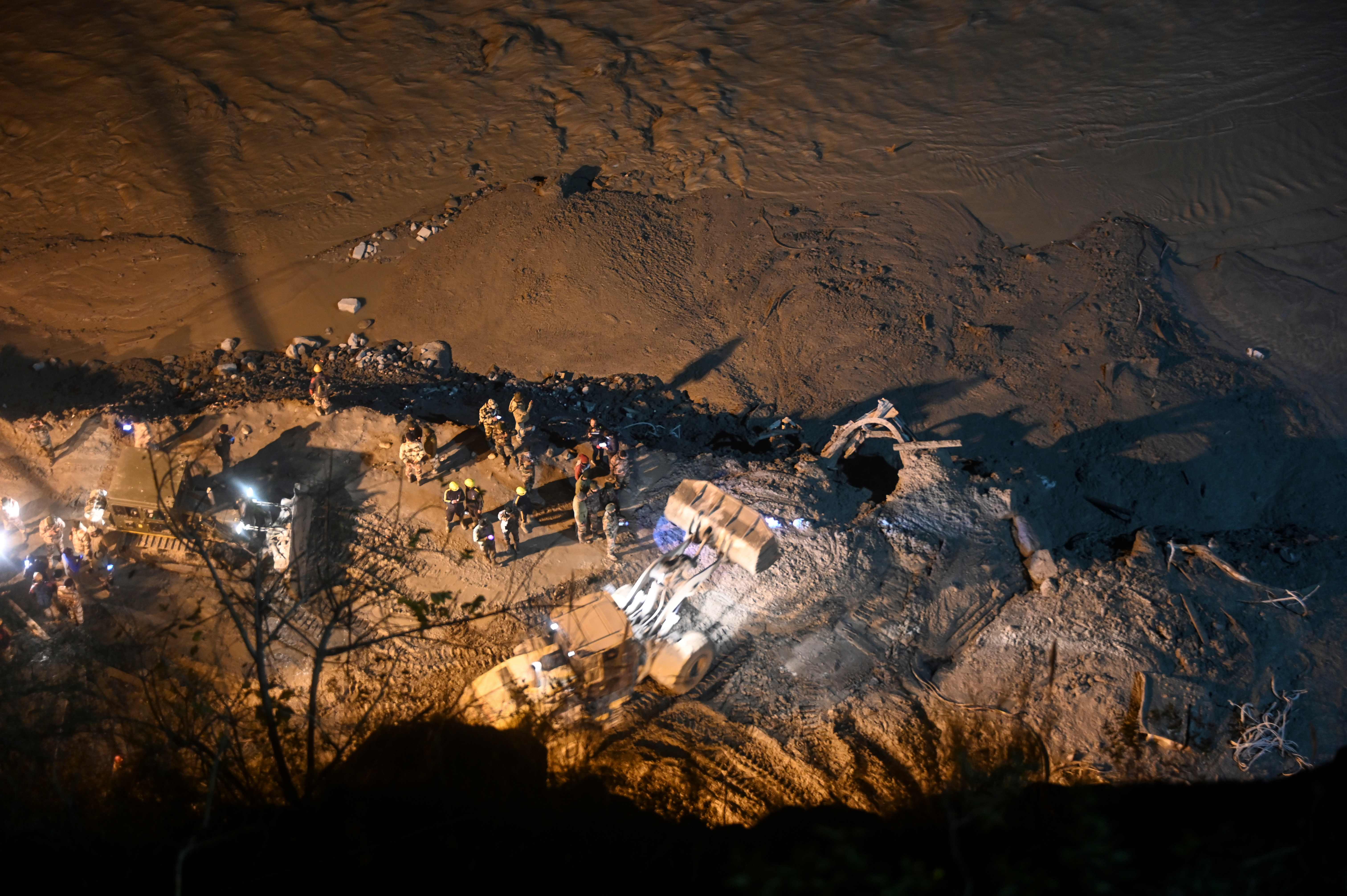 印度北部冰川断裂死亡人数升至26人