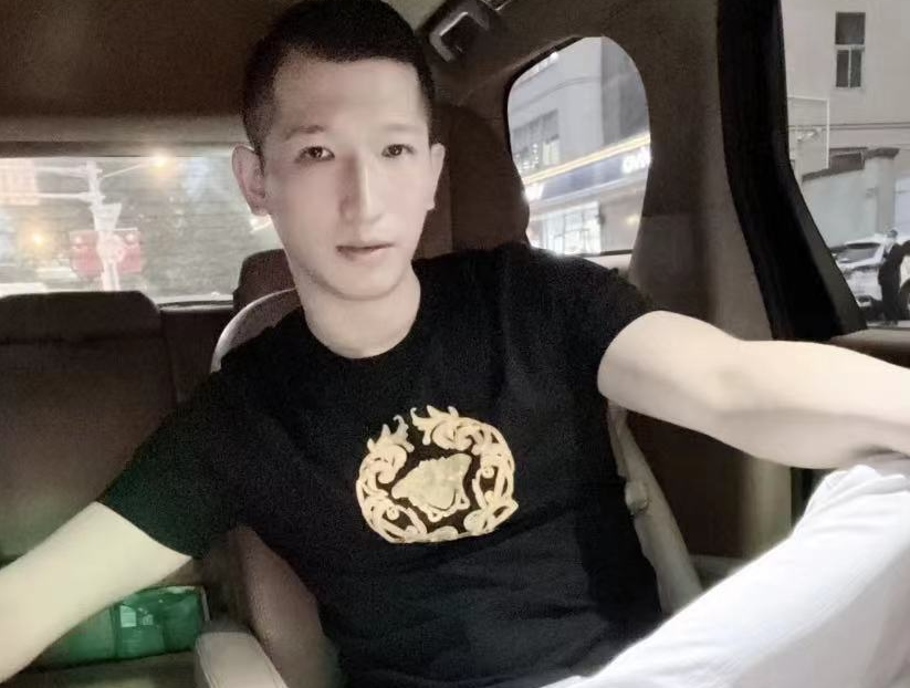 "没毛病"开播,人气高达20万,平台全程监督,各大网红慕名到场