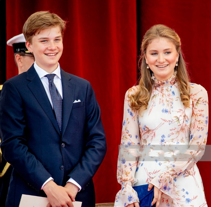 比利时大王子18岁庆生照,脸上的青春痘消失,五官酷似女王储姐姐