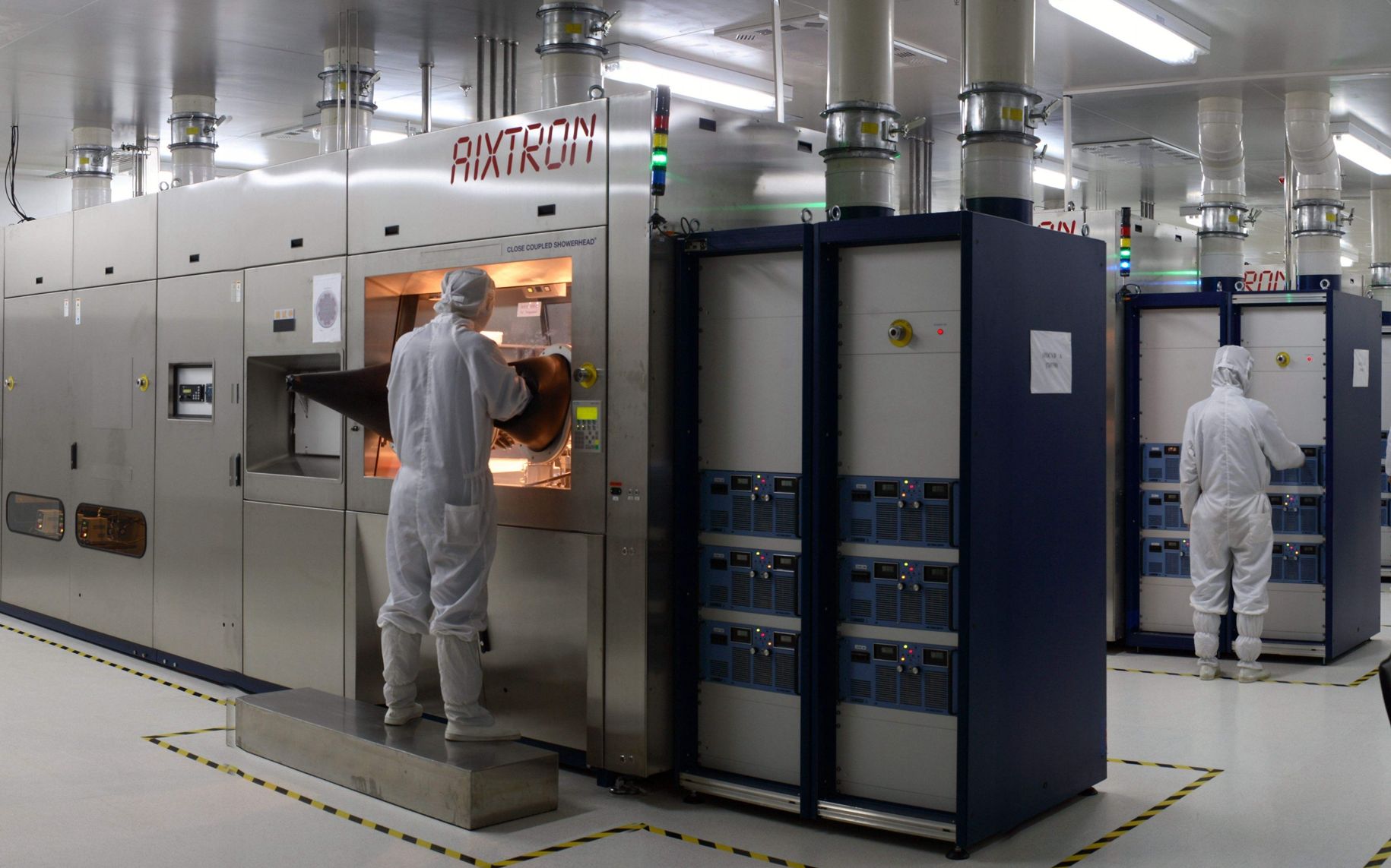 半导体刻蚀机,北方华创与中微公司