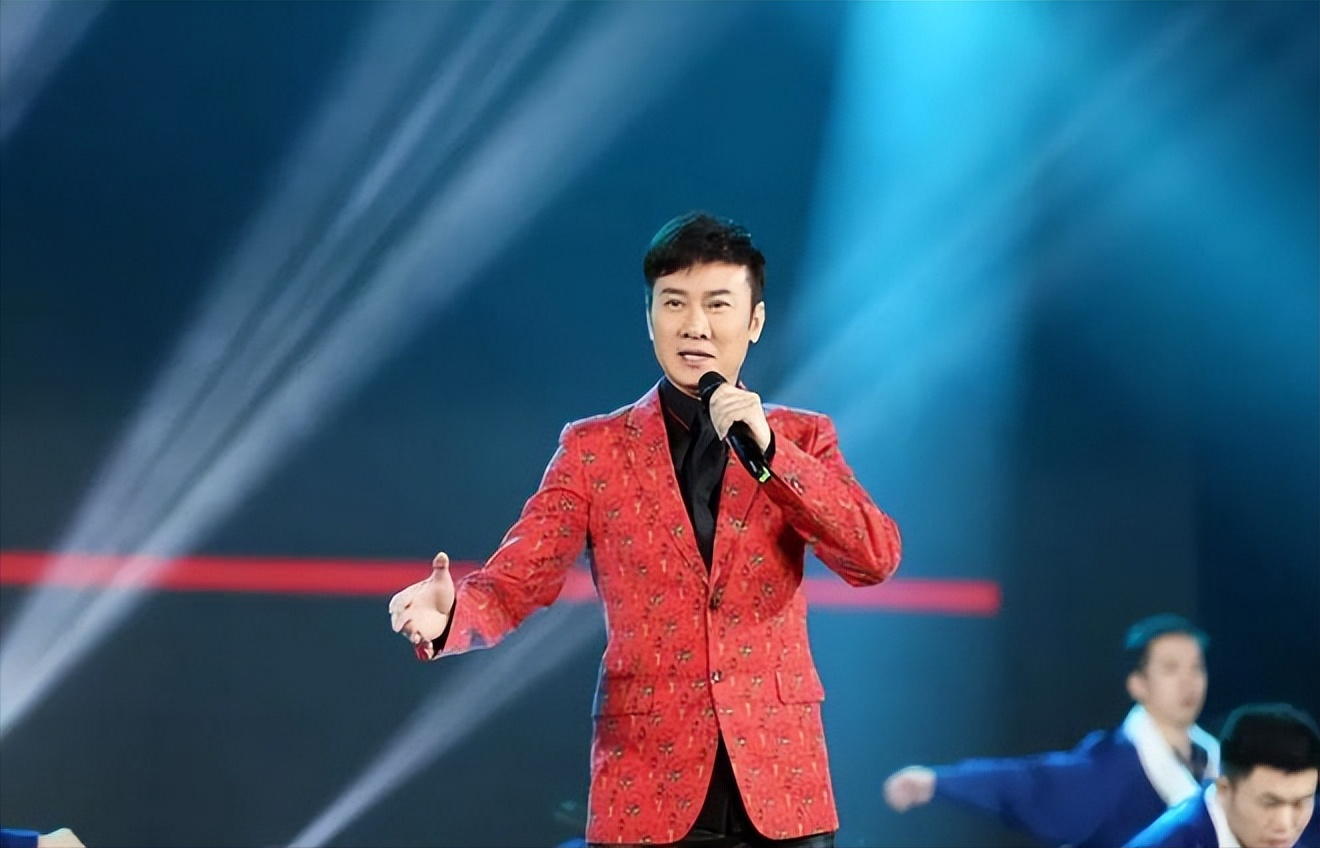 孝顺歌手江涛红了不忘本接回了改嫁的母亲始终把妻子宠成宝