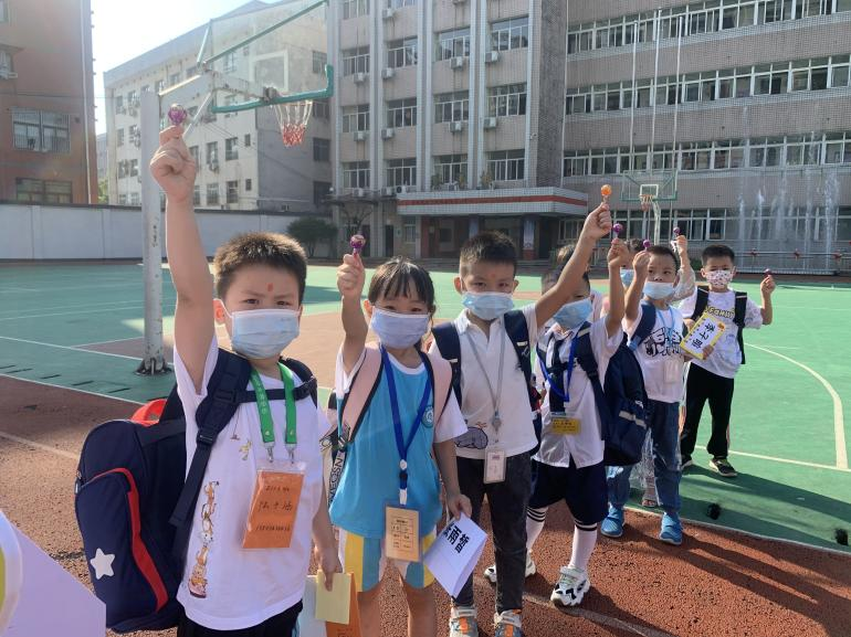 「鸿星闪闪」开笔启智破蒙昧 击鼓明志展宏图—记枫树山鸿铭小学