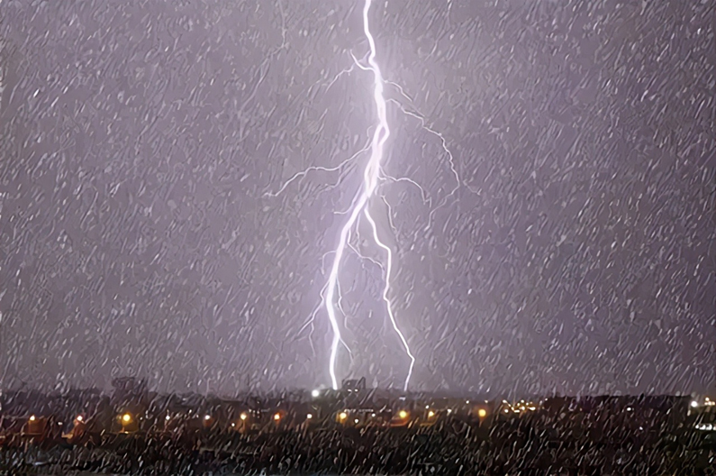 打雷闪电下雨图片