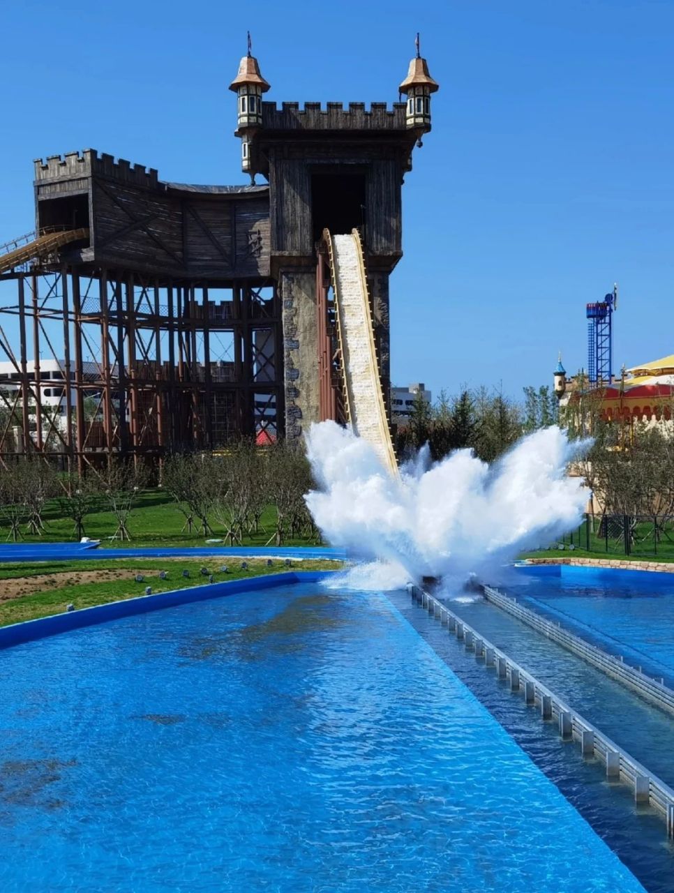 01位置:济南融创游乐园 (历城区经十路与凤鸣路交叉口) 门票:免费