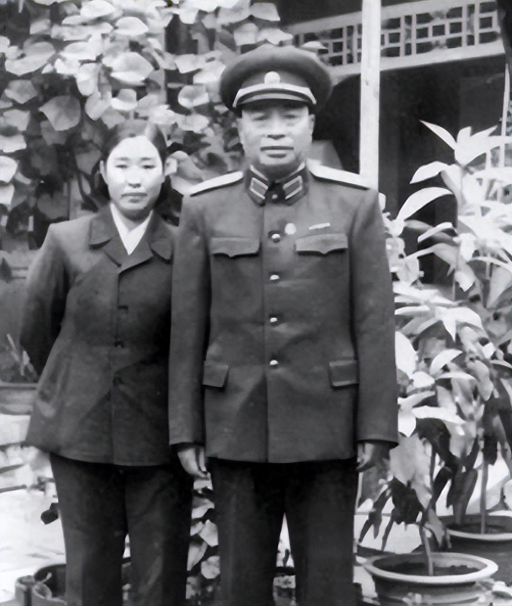 54年一农妇来到青岛,点名要见一开国上将:我是他25年未见的妻子