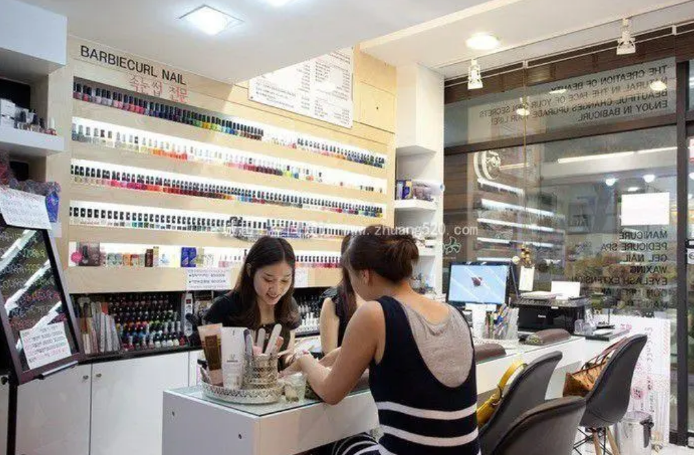 老外到美甲店消费100多元却称没钱,老板措手不及的处置引众议!