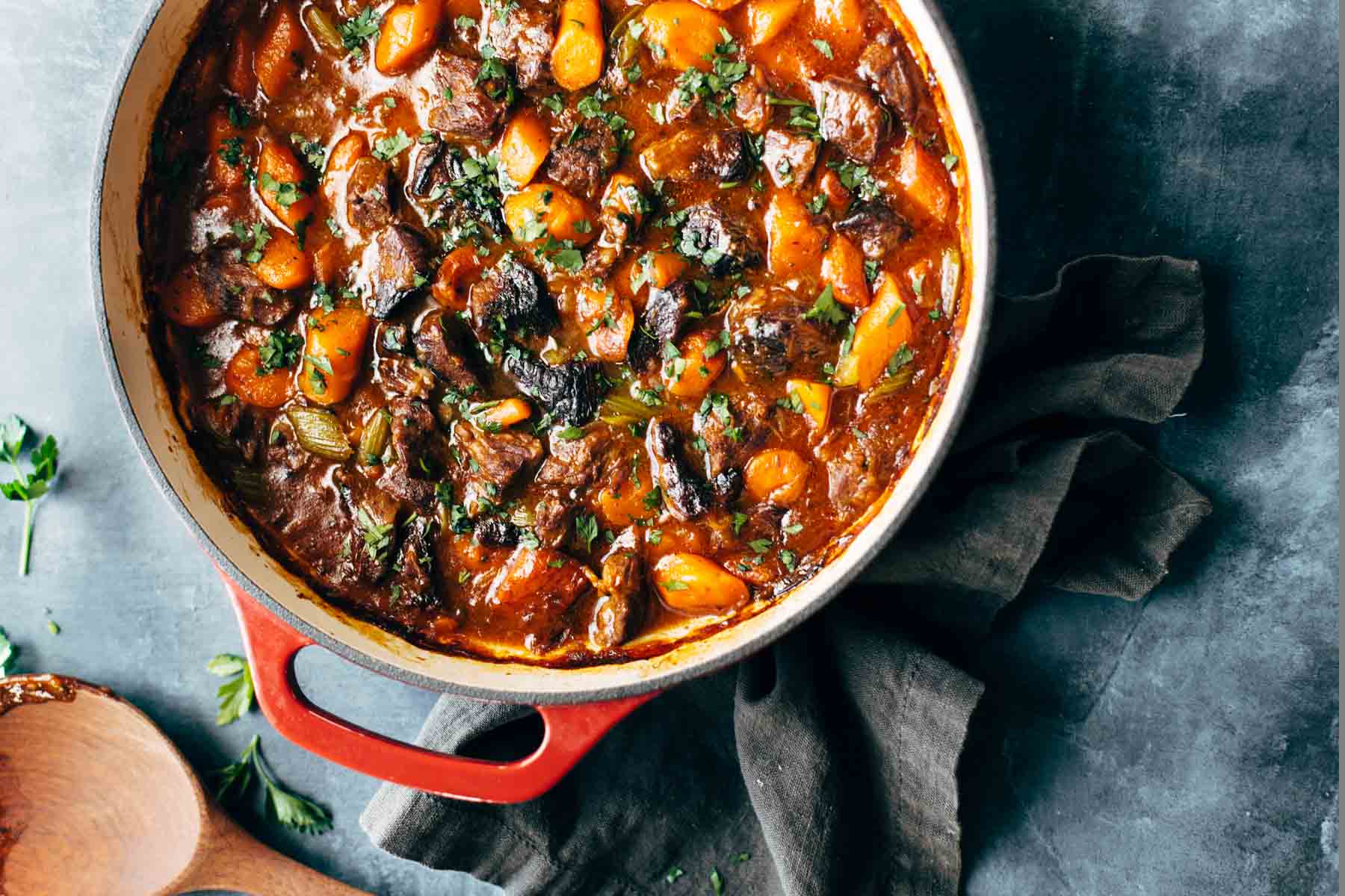 同样细火慢炖,stew 与 braise 究竟差在哪?浅谈炖煮料理精髓