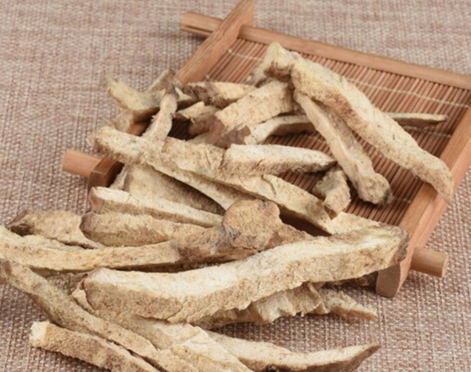 中医治疗足癣验方方剂,萆薢渗湿汤  【症状】趾间湿润,糜烂浸淫,瘙痒