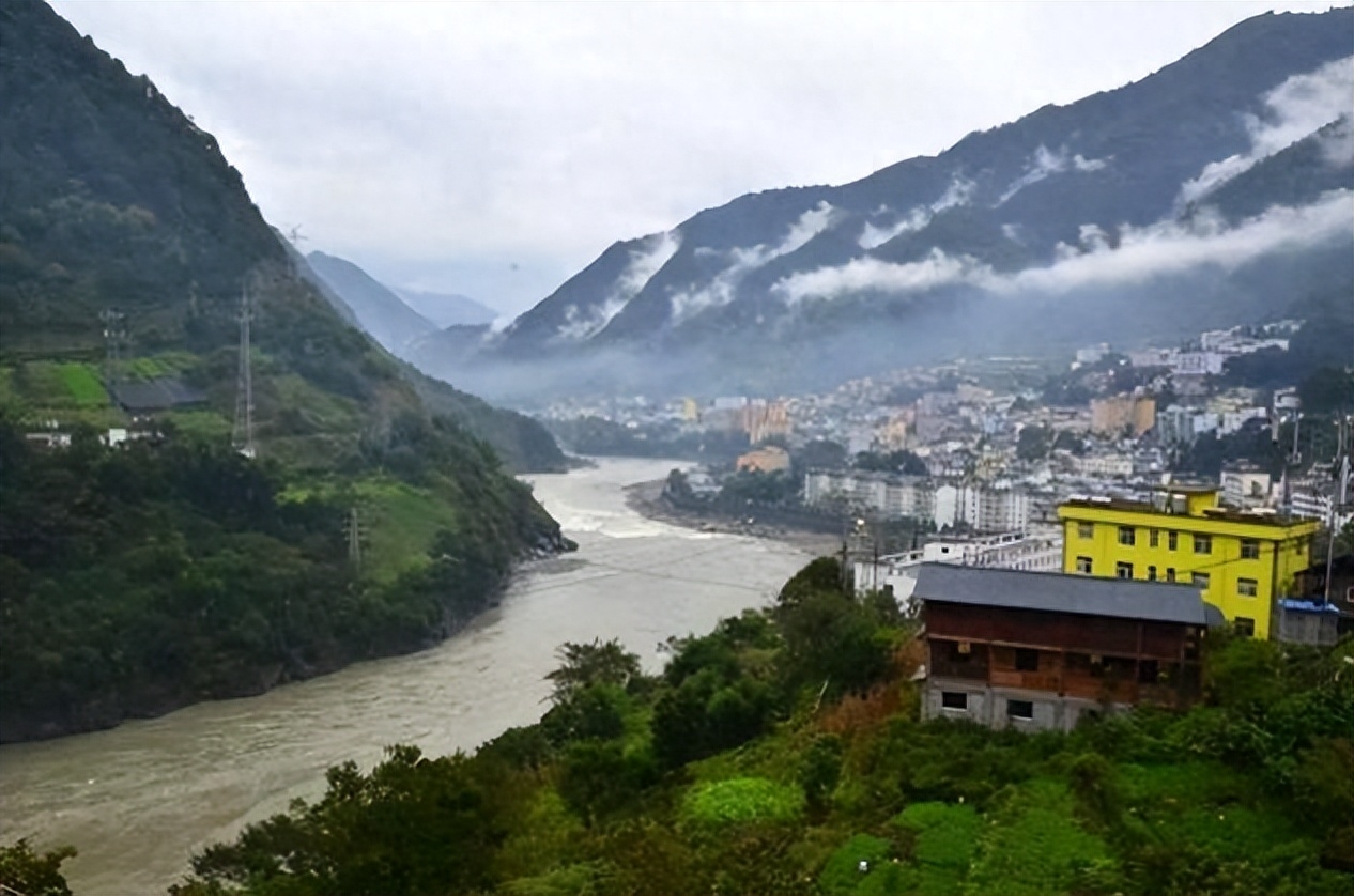 缅甸佤邦有"小中华"之称,使用汉语汉字,曾是我国的一部分