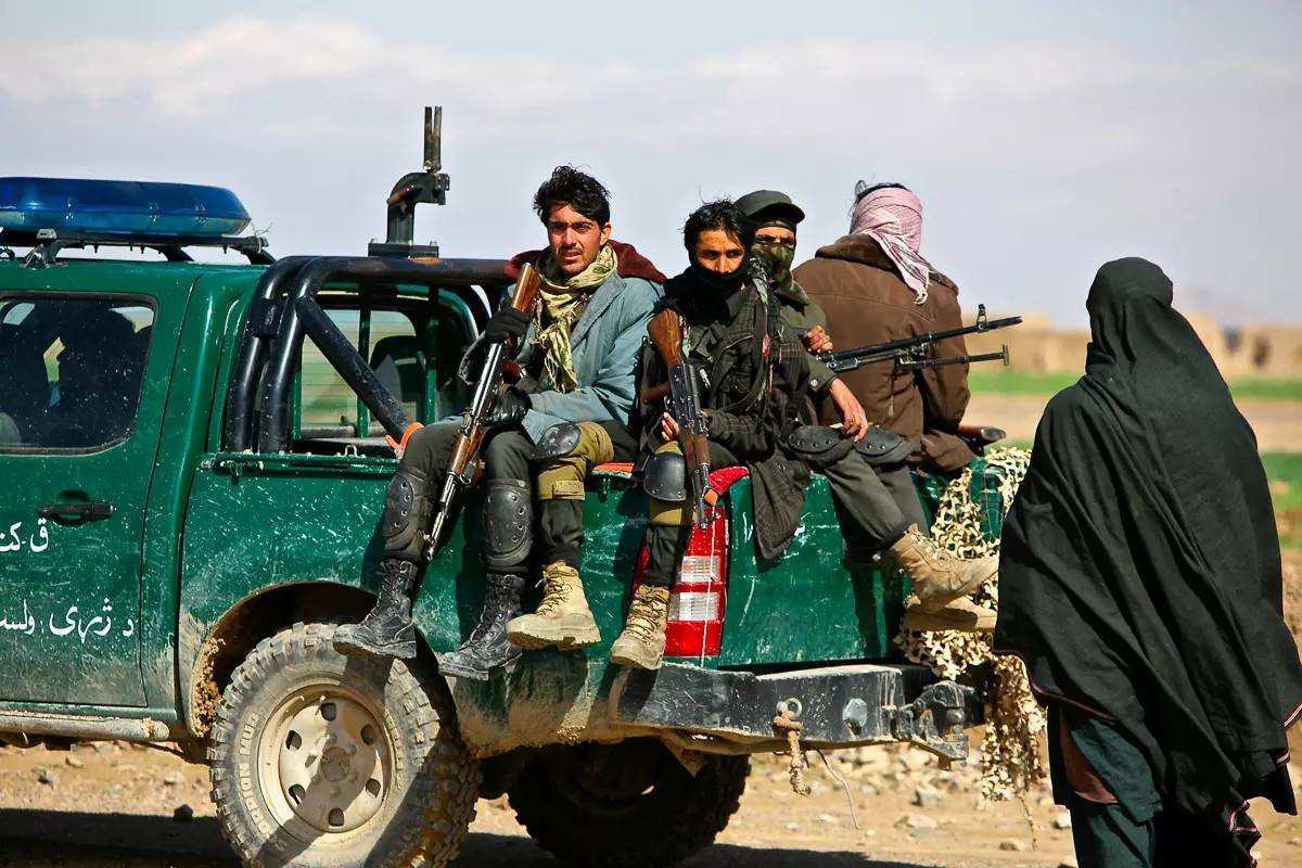 双航母驶入关键海域,3国同时对外宣战,强势叫停"阿亚"战争