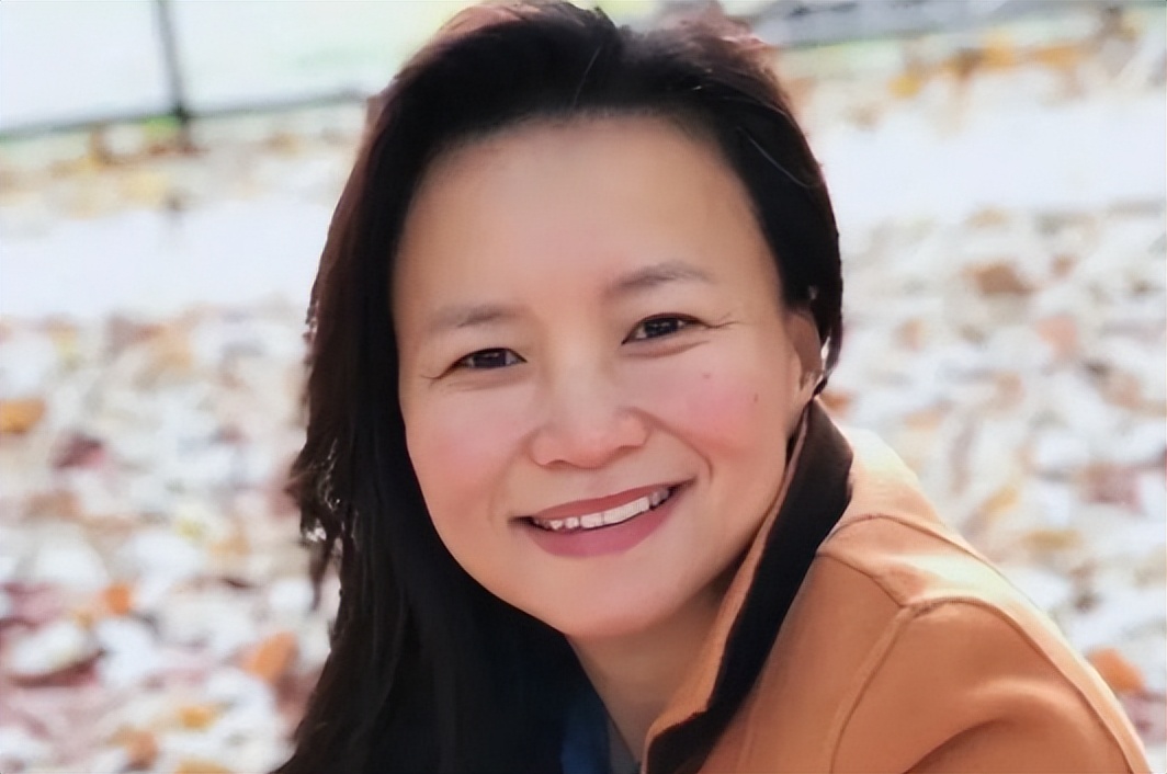 潜伏央视20年的"间谍":财经主持人成蕾,因一句口误而暴露身份