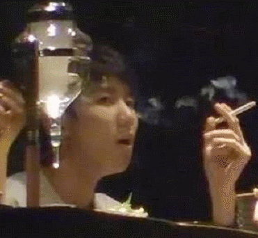 粉丝穿婚纱,王源抽烟,学渣?王源怎么了?