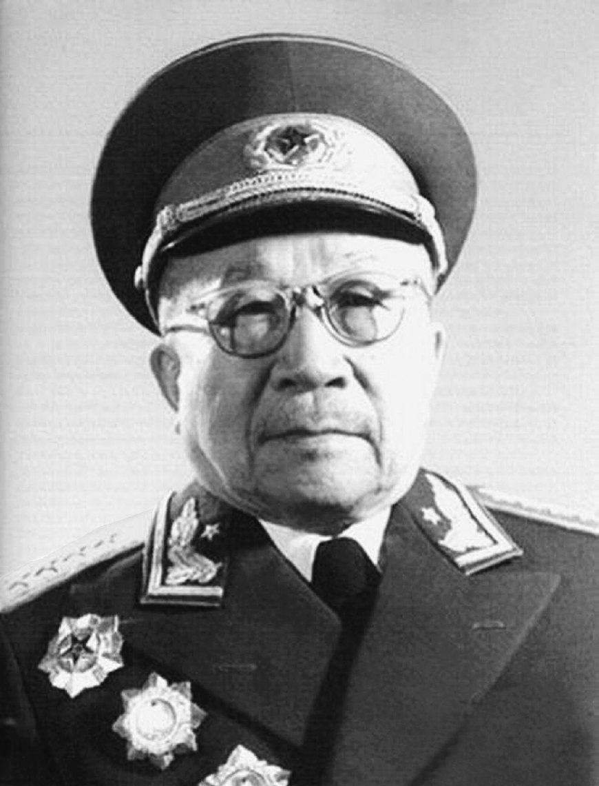 高敬亭被错杀之后,由谁接替他的职务?1955年授予什么军衔?