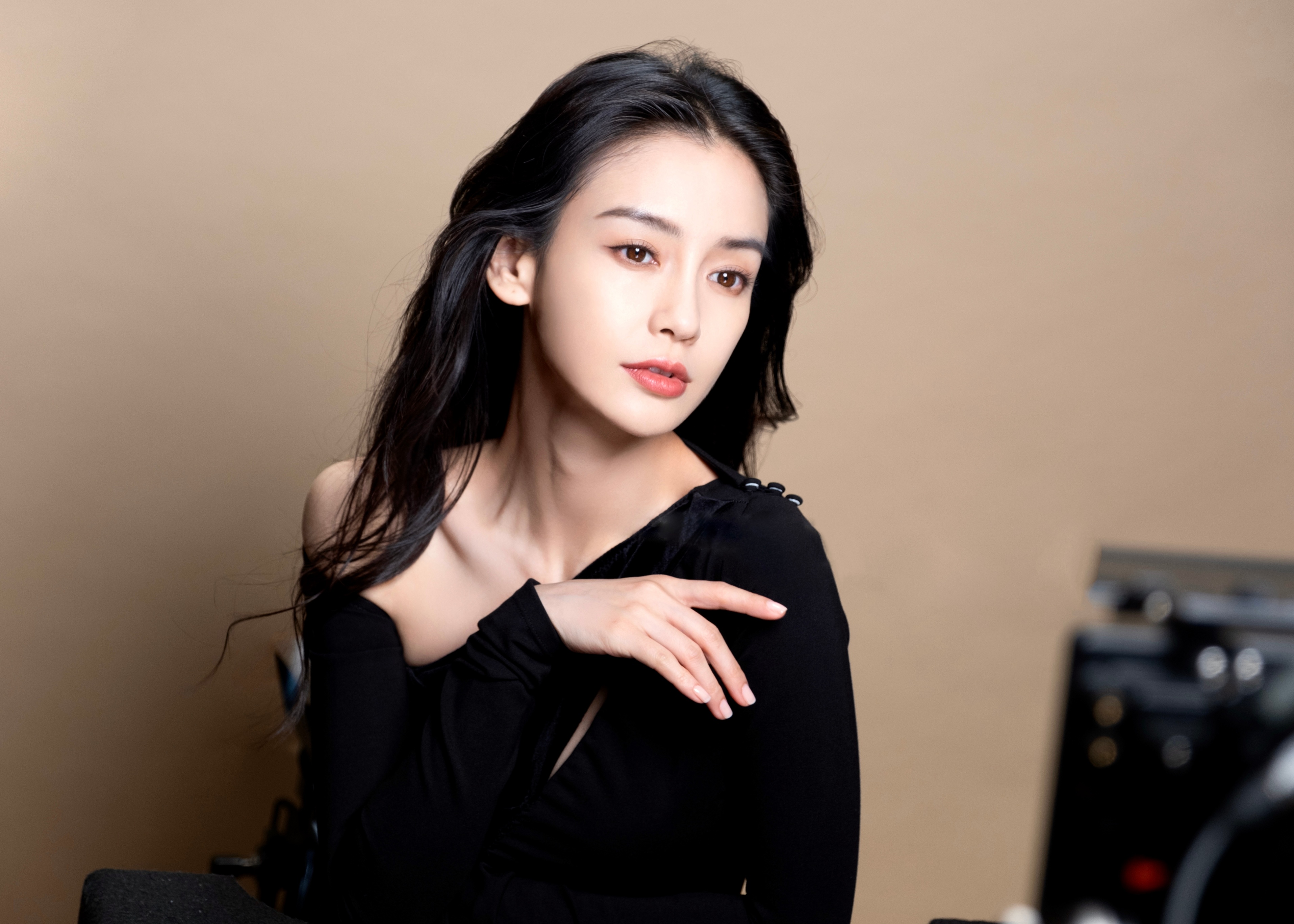 杨颖事件尘埃落定,新剧播出无望,被《奔跑吧》踢出局或也是必然