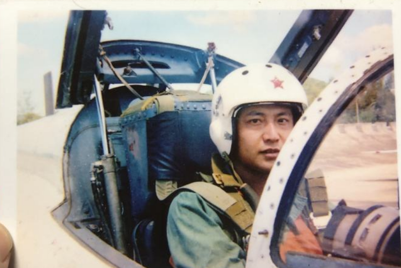 舰载机飞行员张超已牺牲6年,妻儿现状如何?国家的做法让人暖心