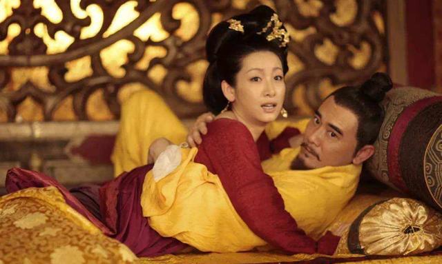 古代皇帝起床后会"洗龙沟",宫女们为何不避开,还要抢着伺候?