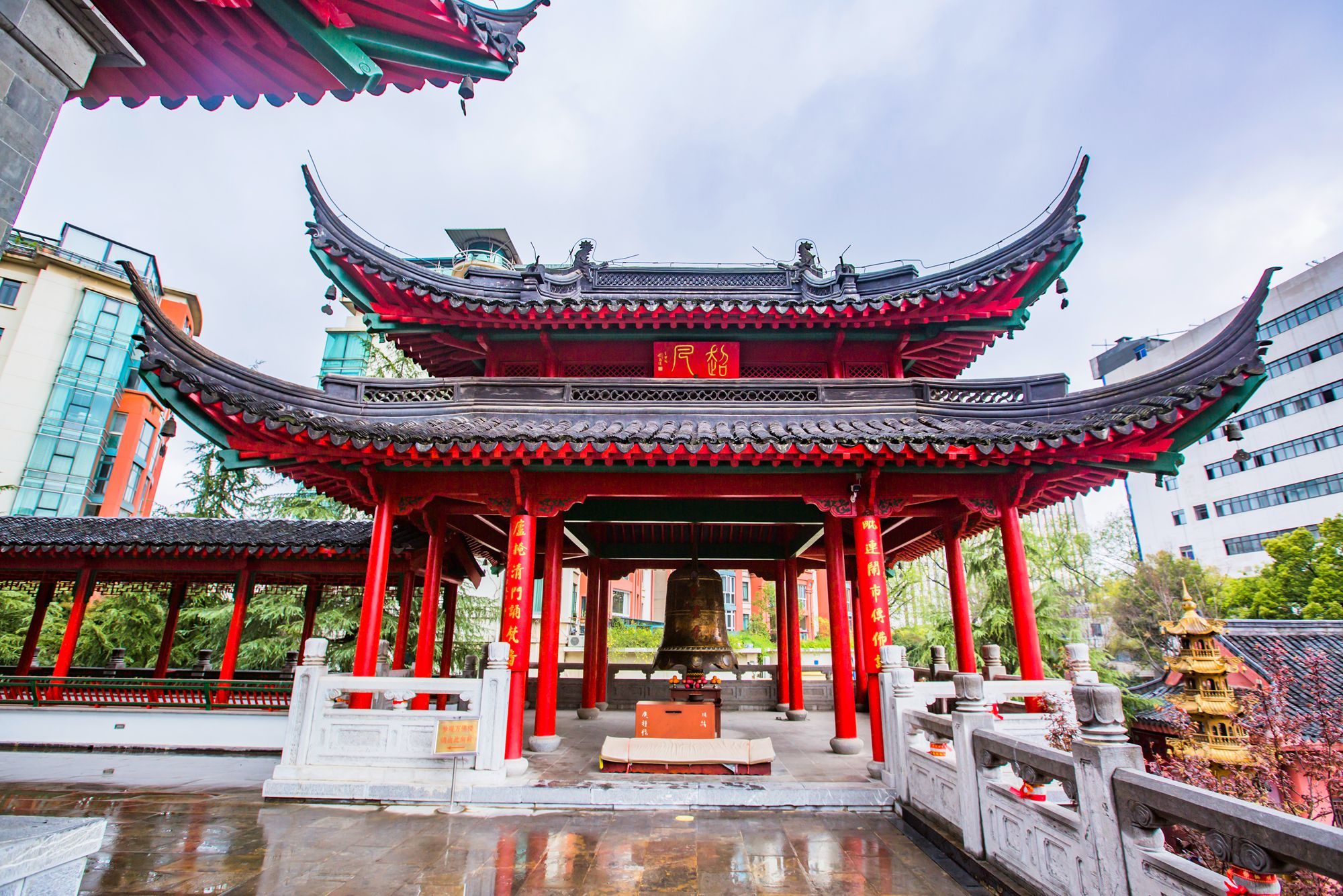 南京有一座毗卢寺,隐藏于闹市之中,这里还是中国佛教会的诞生地