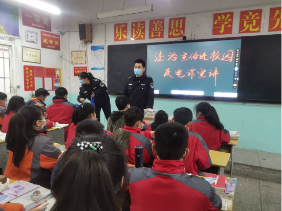 怀远县双沟中学开展法治宣传进校园活动