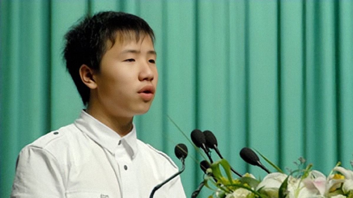 从感动中国的英雄少年,到6年后锒铛入狱,雷楚年到底经历了什么