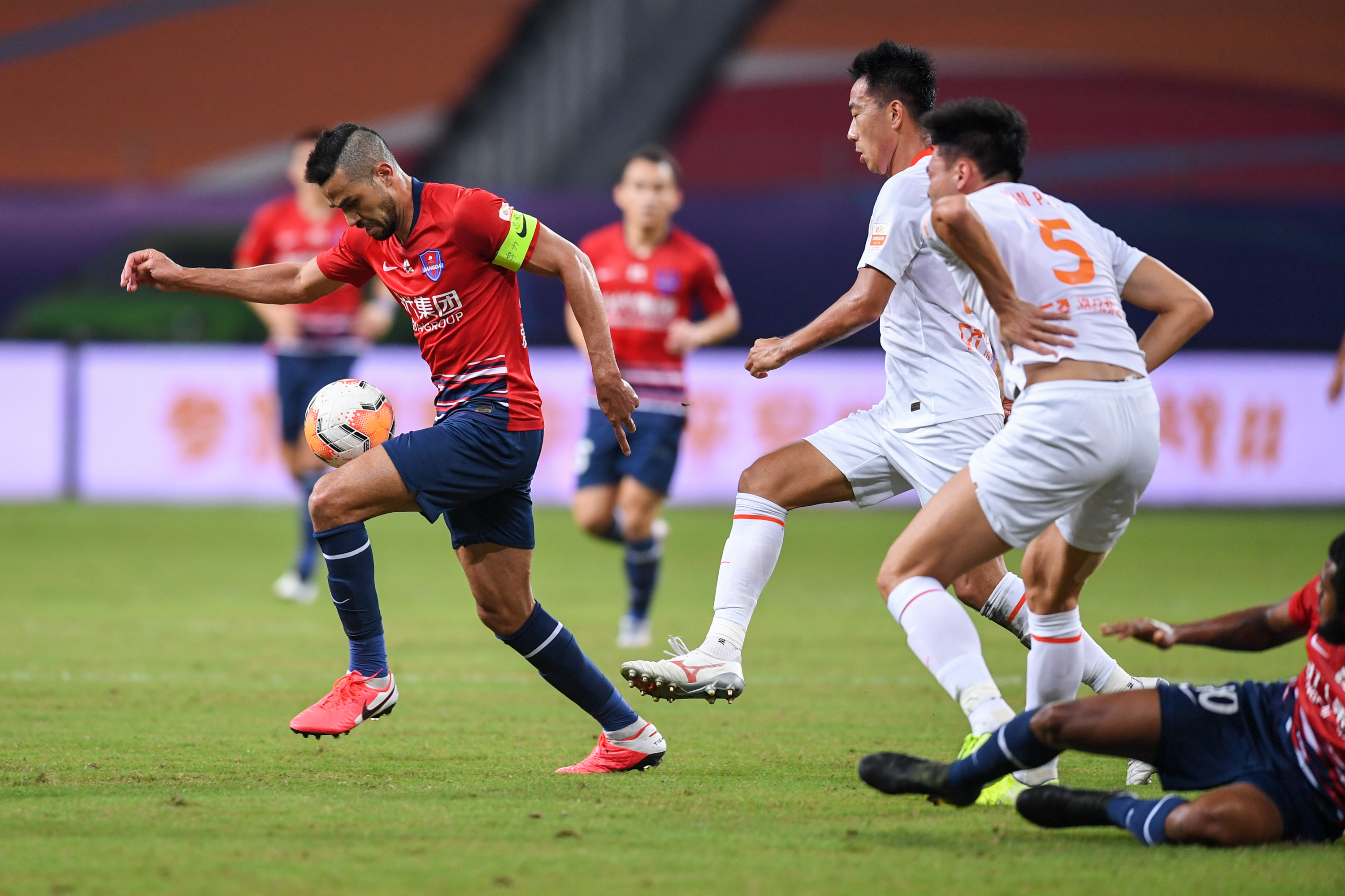 足球——中超:重庆当代对阵武汉卓尔(2)