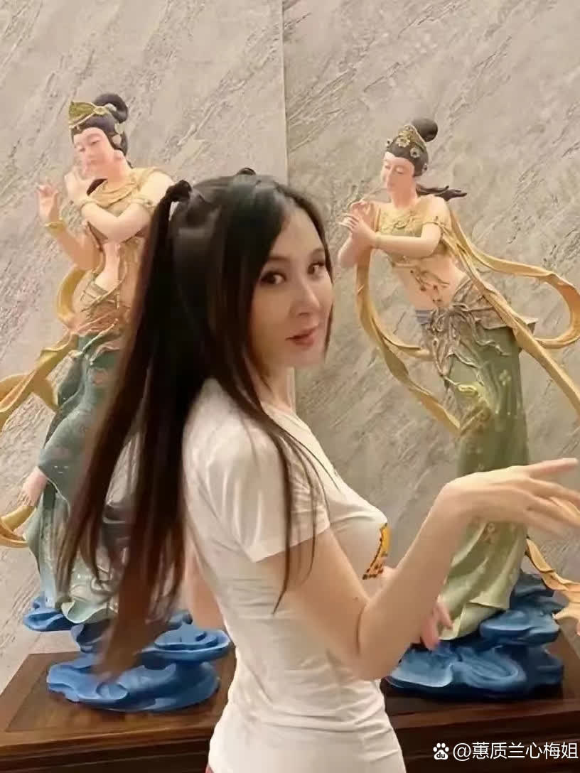 萧蔷身材保养太完美,状态年轻引热议