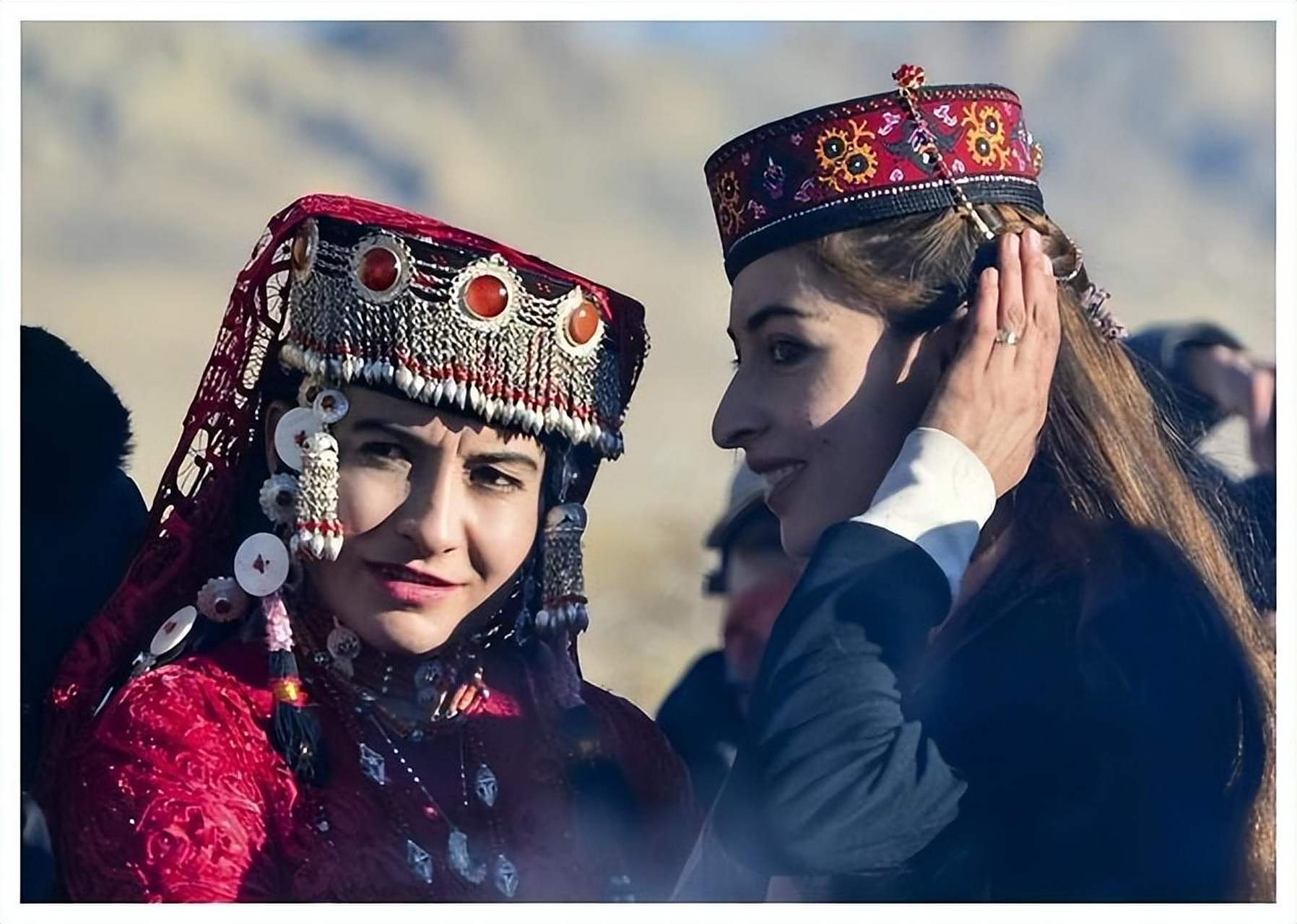 塔吉克人是一个庞大的民族,有三千多万人,远远超过了塔吉克斯坦的全国