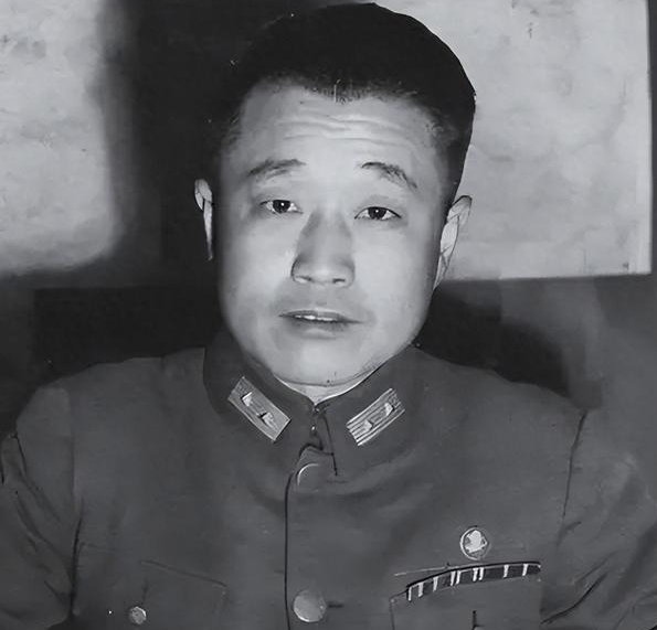 62年,杜聿明参加国庆,看见我军一中将脸色惊慌:你还活着?