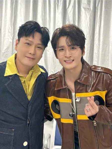 张远晒与张信哲的合照称一不小心就跟偶像合影了哇张远因为偶像张信哲