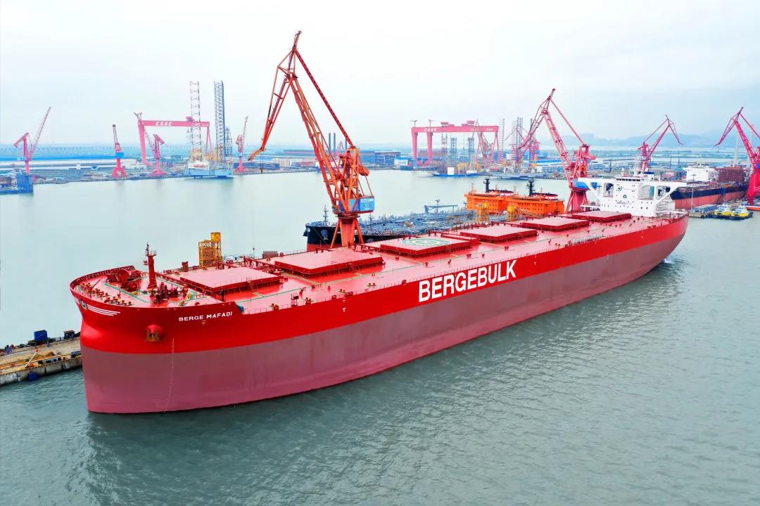 中国万吨级巨轮不一般,堪比六千节火车,巨轮是怎样下水的?