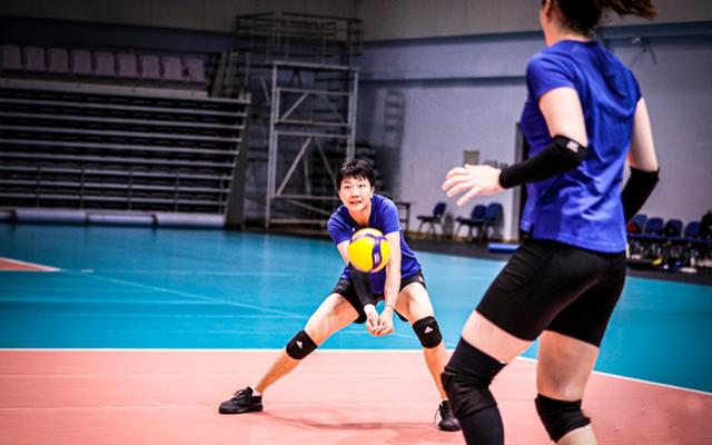 中国女排集训出现新变化,奥运功勋现身训练,3朵金花或将归队