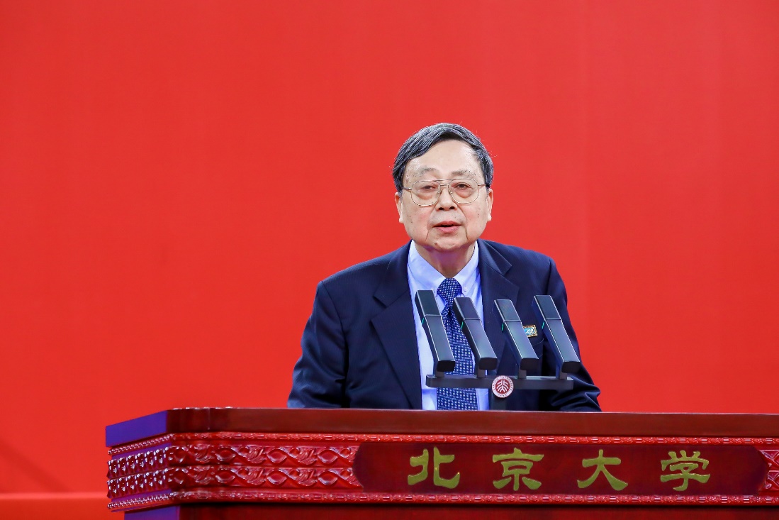 北京大学举行本科生毕业典礼
