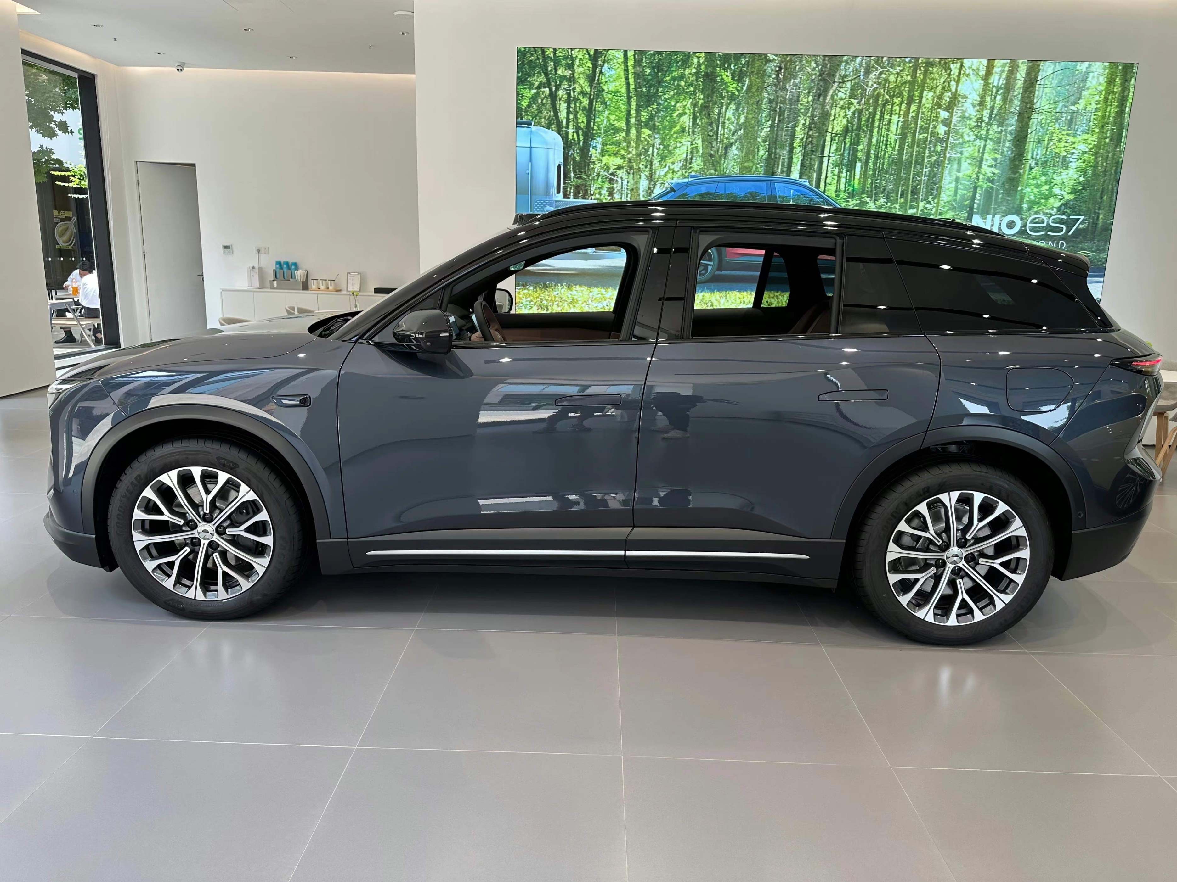 23款蔚来es6来了,试驾时各种想买,看到选配后价格,月销难破万