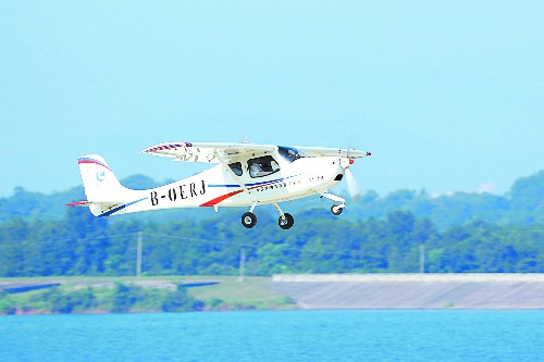 "领雁"ag50轻型运动飞机成功首飞