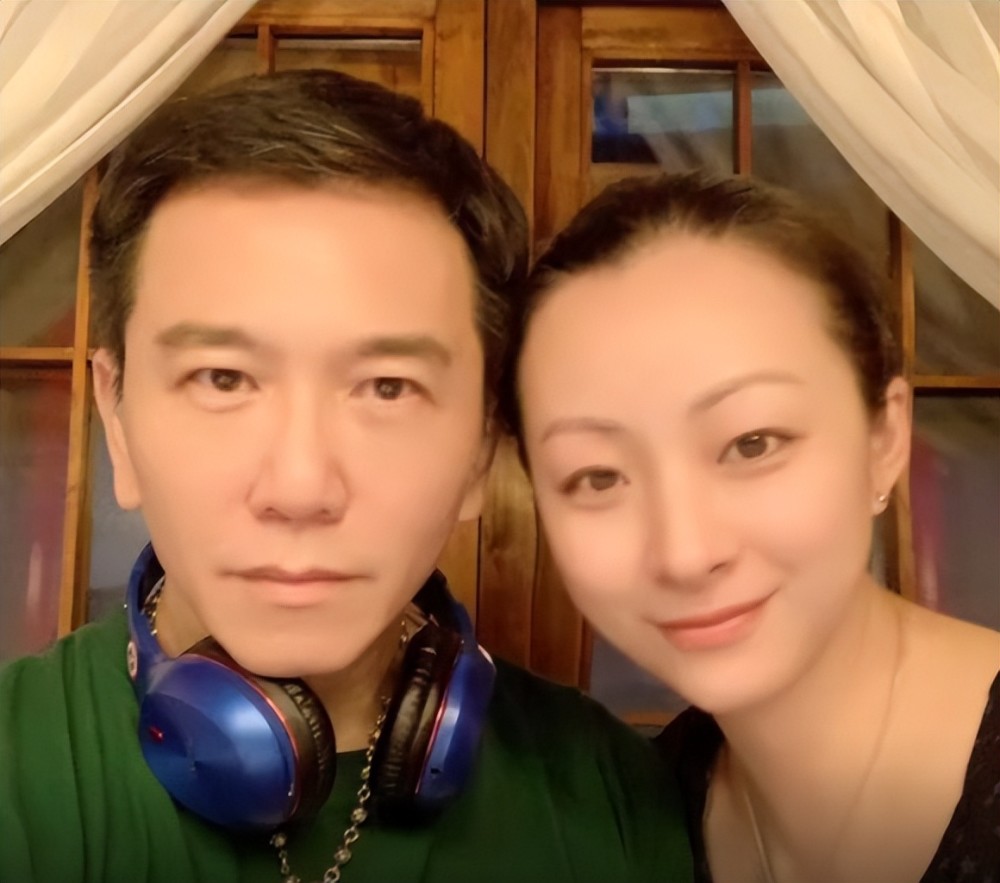 温兆伦老婆多大图片