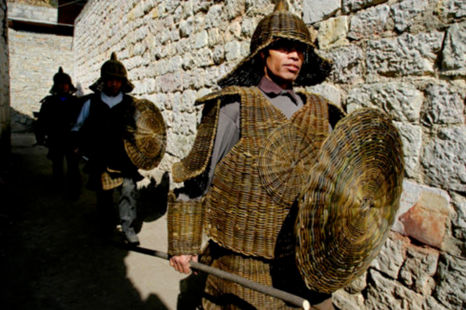 让诸葛亮都吃瘪,传说中刀枪不入的藤甲衣,到底有什么秘密?