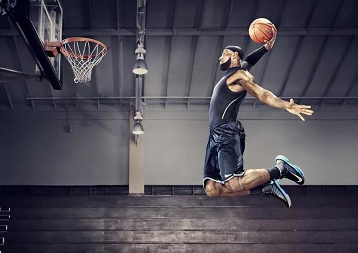 姚明为何拒绝耐克1.2亿的合同,选择只给5000万的锐步