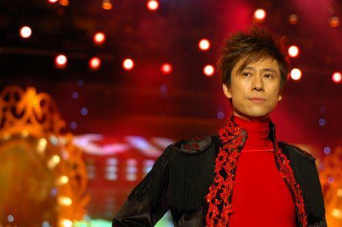 回顾那个曾经上14年春晚消失了18年的巨星终于有消息了