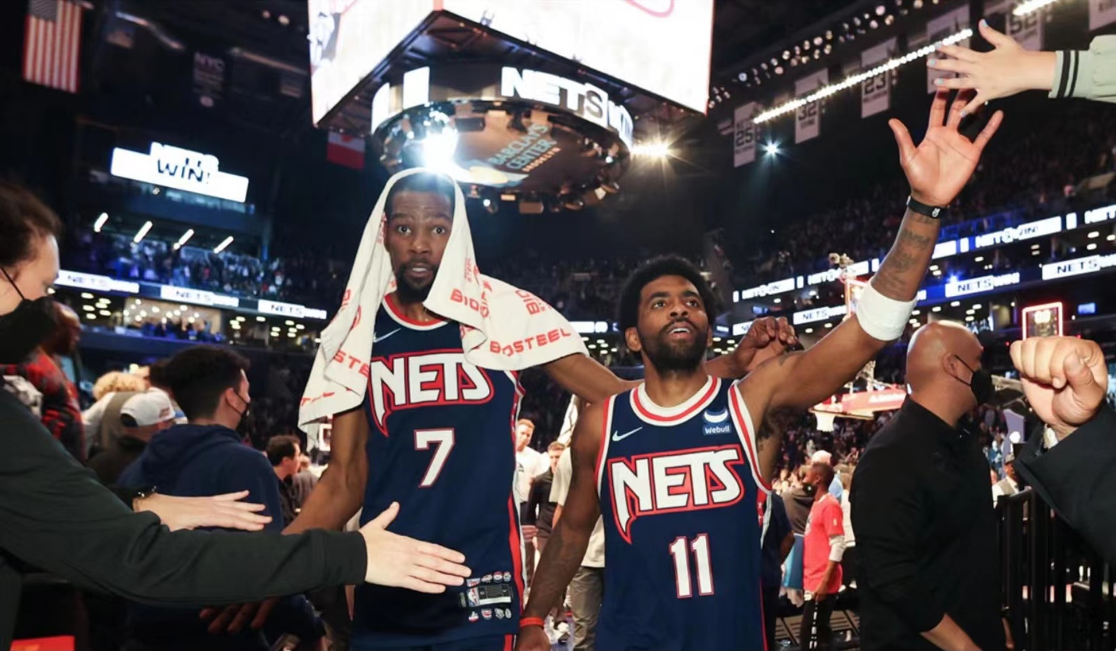 篮网态度强硬,欧文被逼急了,1.35亿成定局,杜兰特抱怨球队小气