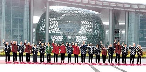 党史百年回眸——2001年